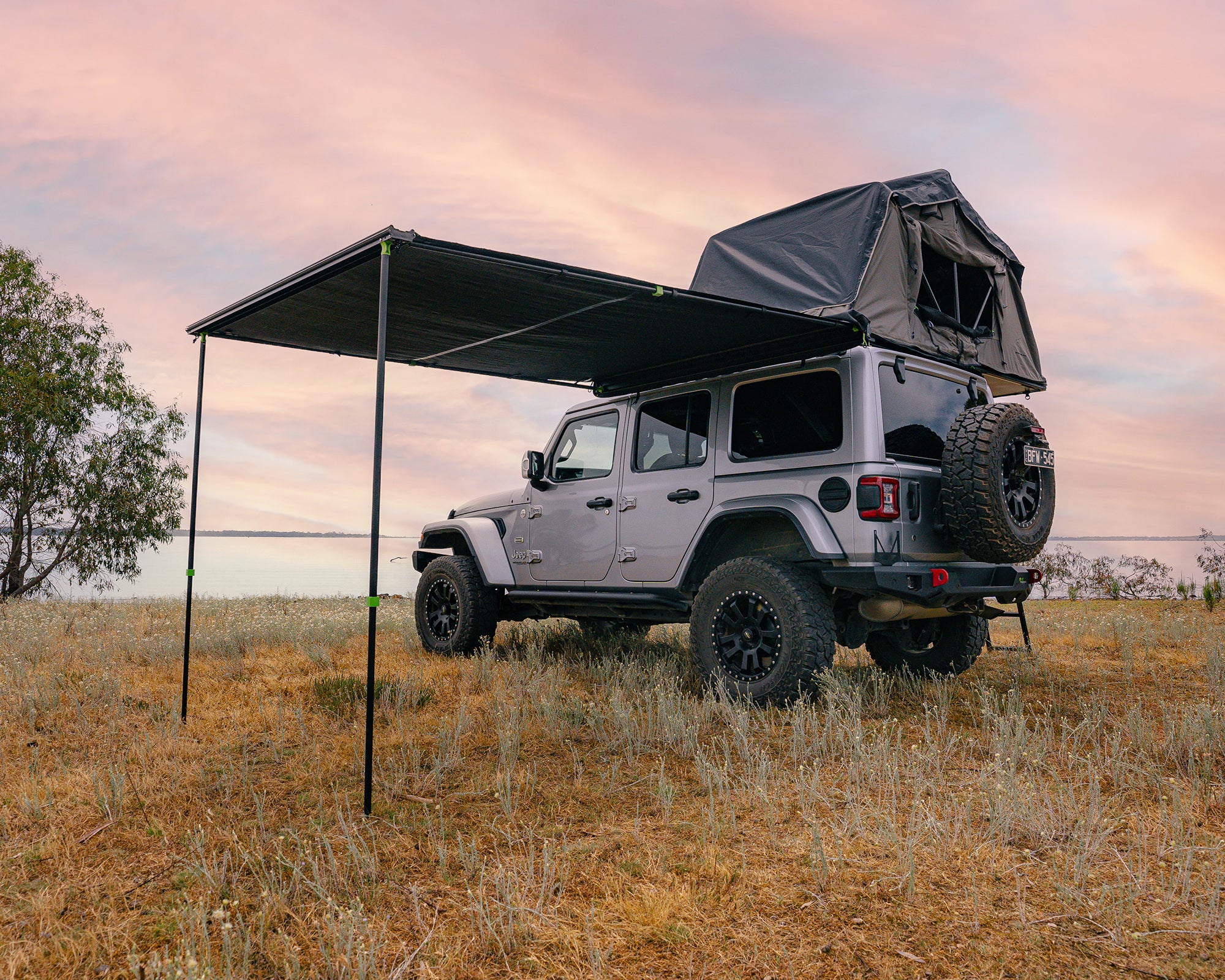 Deltawing 90° Awning