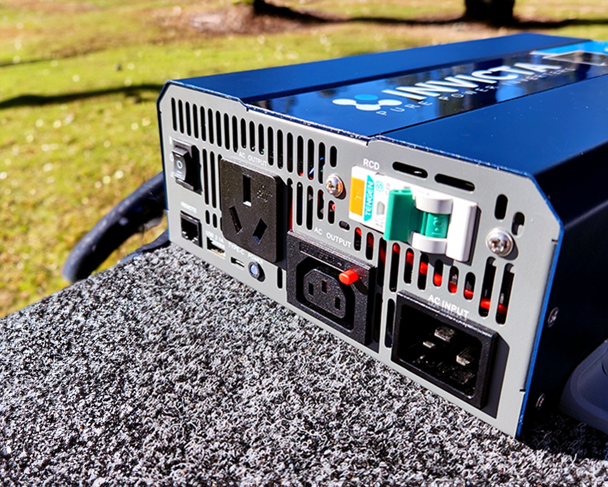 Invicta 12V - 240V 2000W Inverter