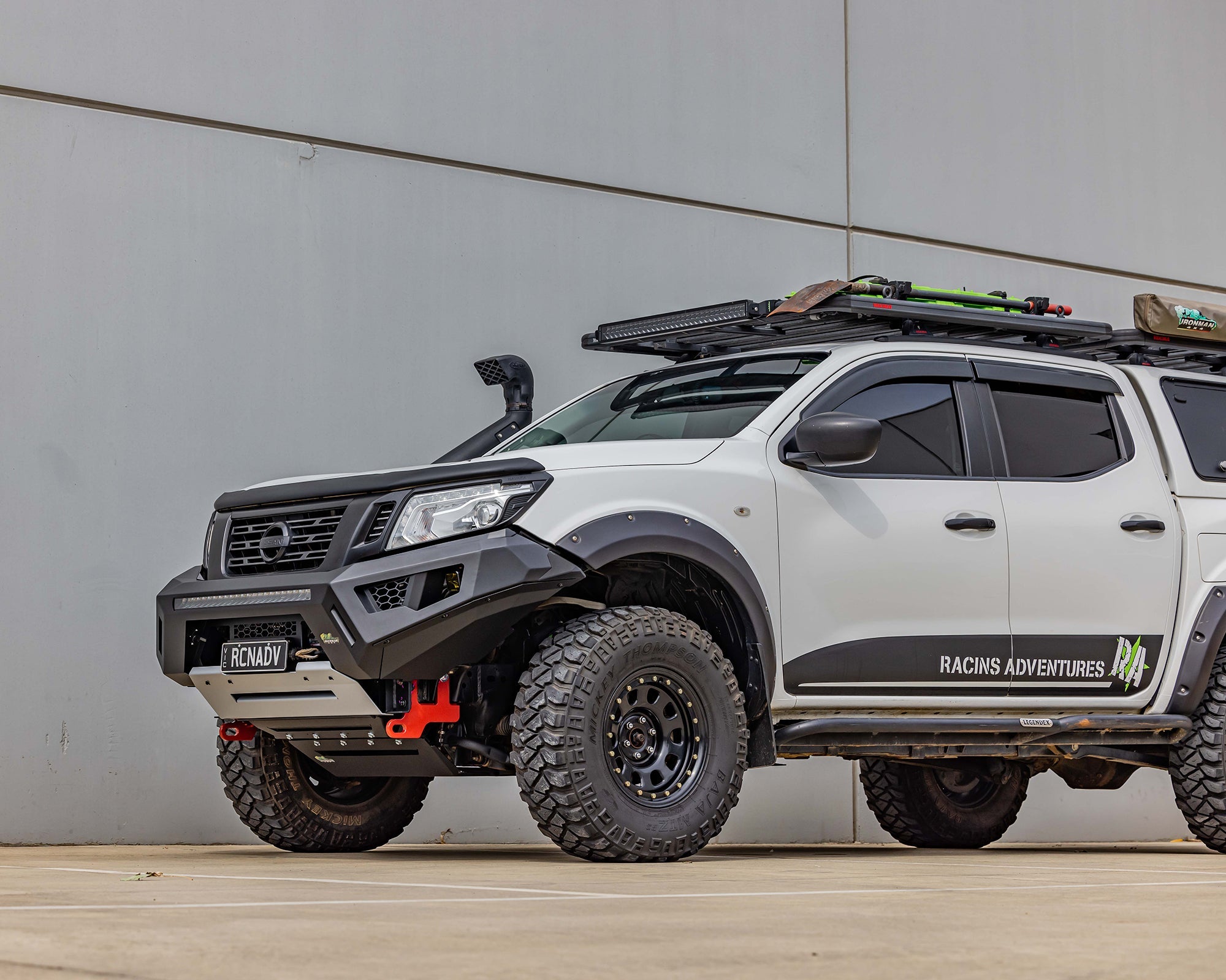 nissan np300 navara seies 1 to 4 no hoop bull bar raid