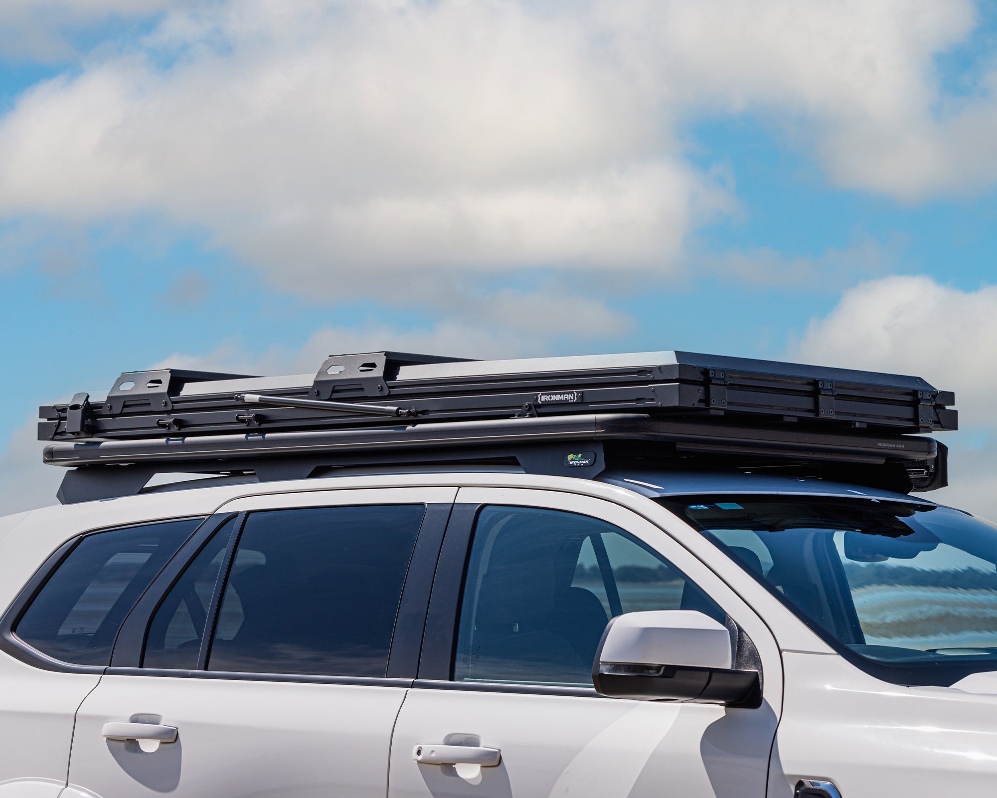 roof tent closed Lightweight Hardshell Rooftop Tent
