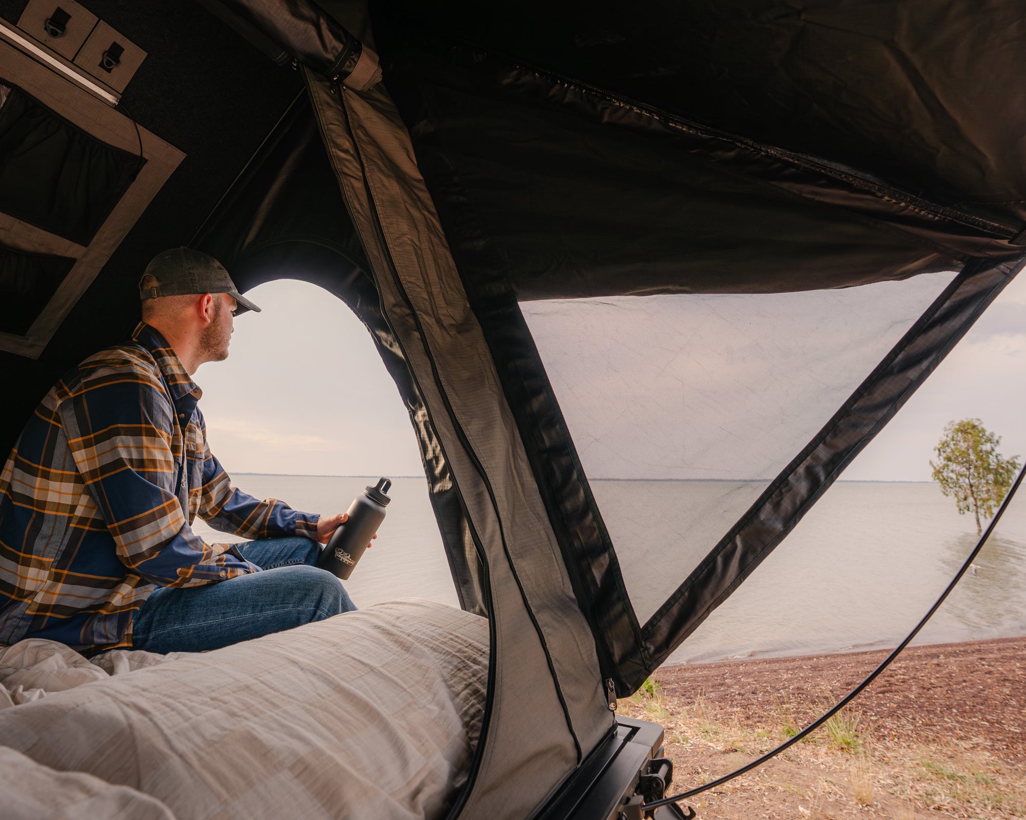 Orion_1400_Aluminium_Hard_Shell_Rooftop_Tent_-_Internal_View_-_IRONMAN_4X4