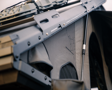 Orion_1400_Aluminium_Hard_Shell_Rooftop_Tent_-_Mounting_Plate_Close-Up