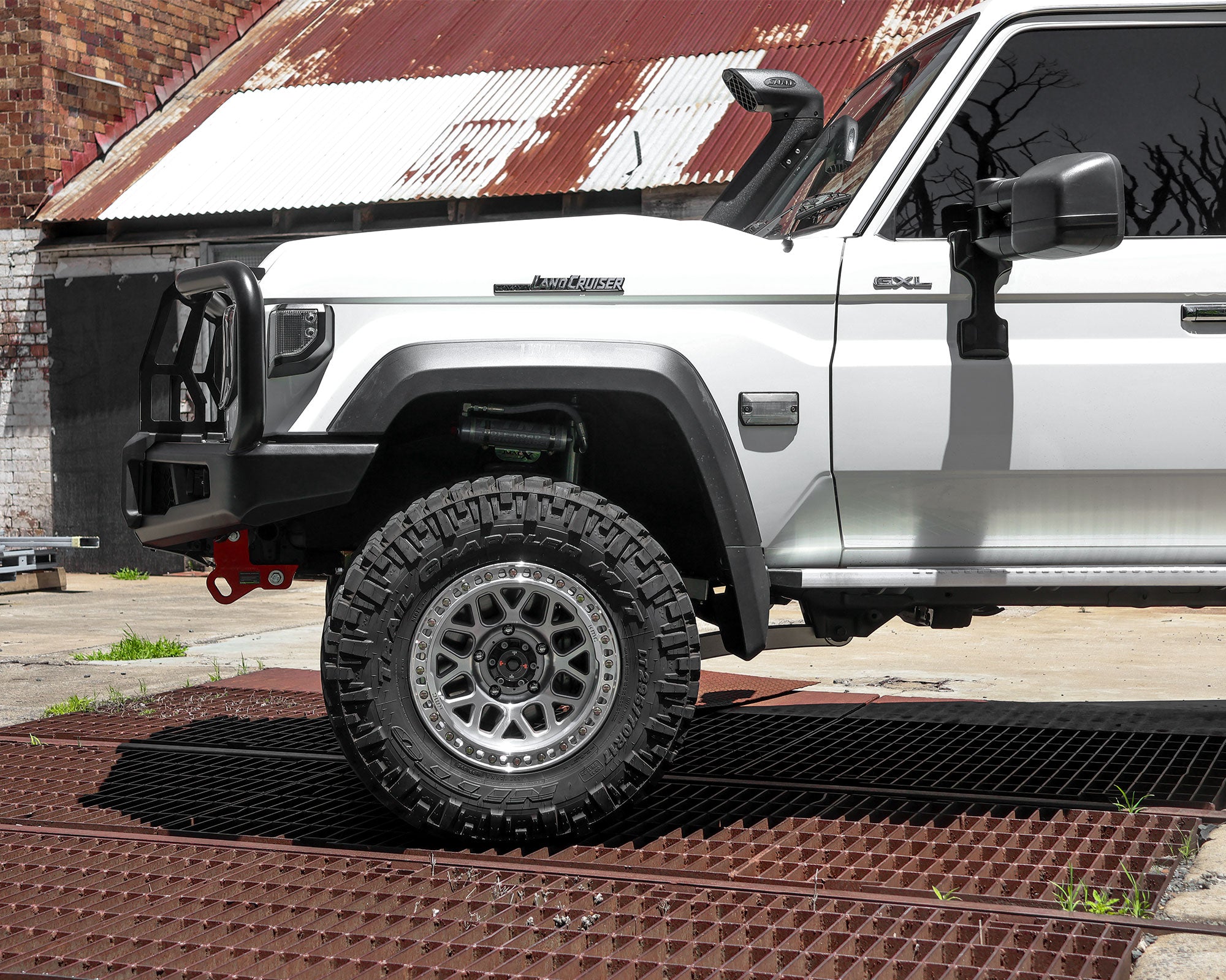 APEX Bull Bar & Lights Kit